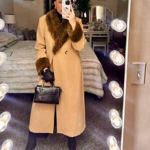 Jones New York Tan Trench Coat with Faux Fur size Medium used in good condition